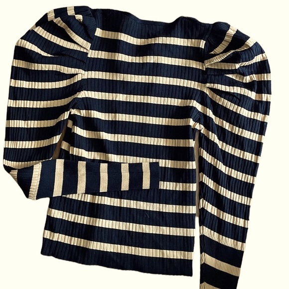 NWT Zara Cropped Long Sleeve Top size Small - Picture 2 of 4